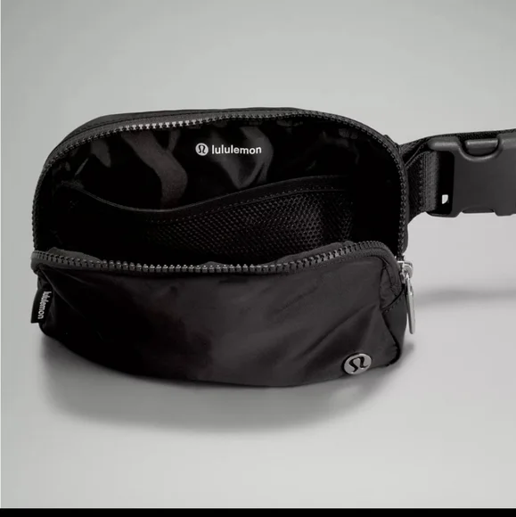 🆕️ LULULEMON EVERYWHERE BELT BAG BLACK WORDMARK 🖤🤍 - Picture 4 of 8